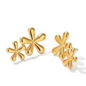 NIB: Poppy Flower Stud Earrings | Water-Resistant